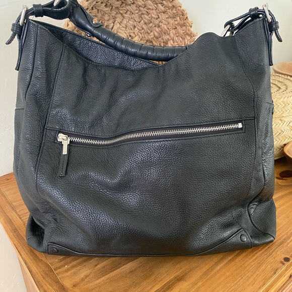 ***"Vince Camuto" Black Leather Shoulder Bag~Slouchy Design 🖤 - Picture 2 of 11